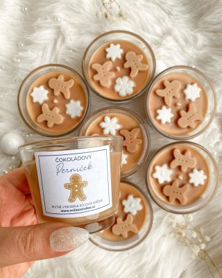 Vánoční limitky! 🎄🤎 Na e-shop jsem přidala čtyři originální limitované svíčky ve skle, které vykouzlí tu nejkrásnější...